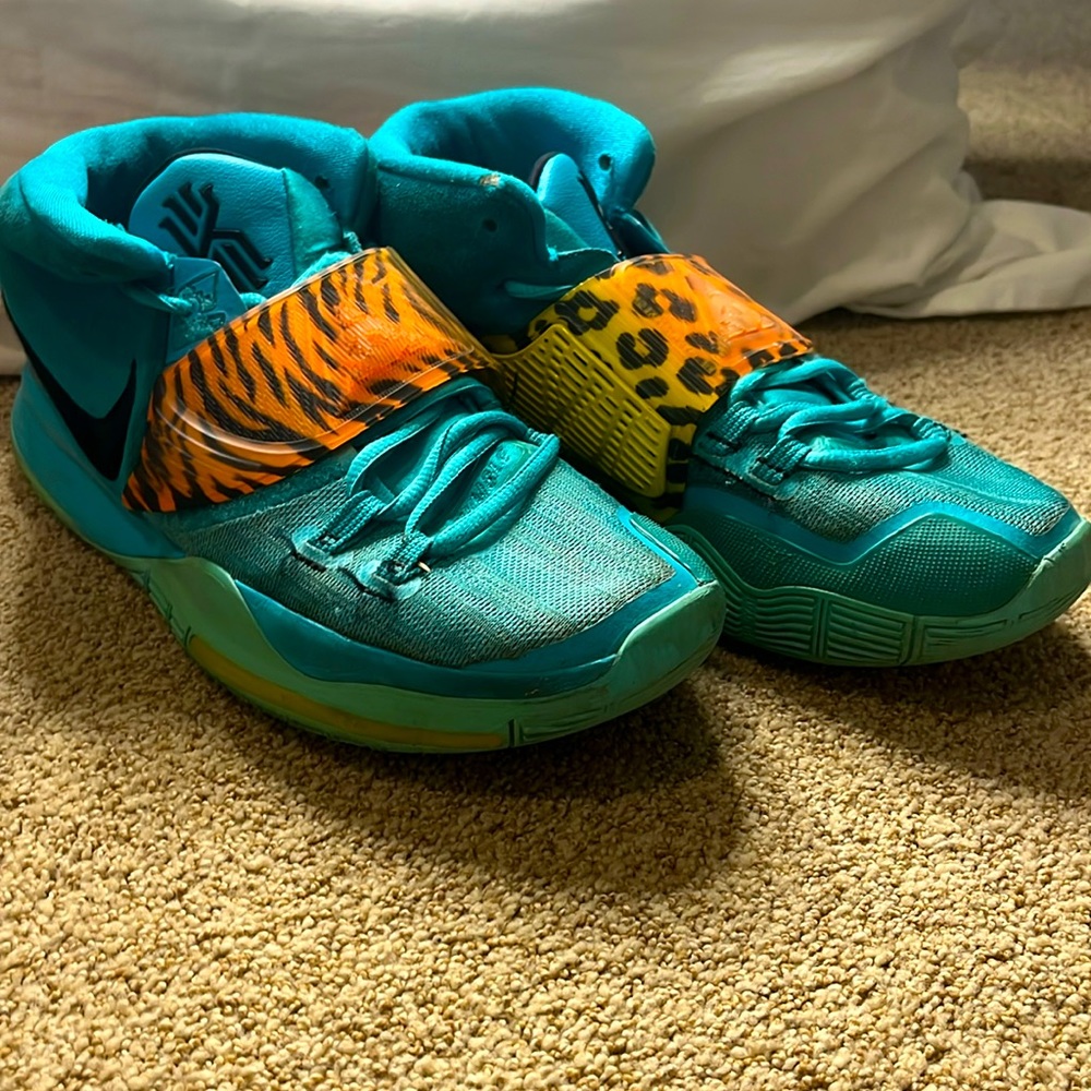 Kyrie Irving basketball shoes men’s size 8.5